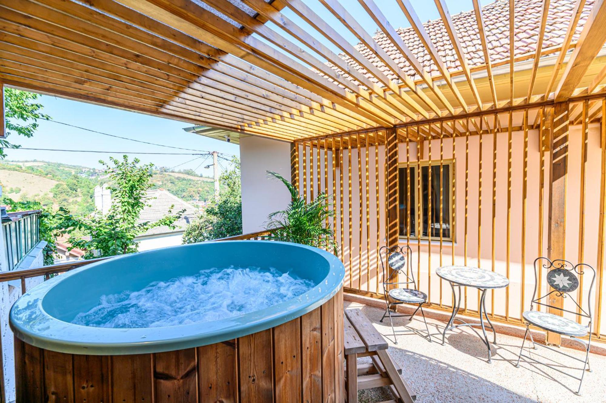 Lagom - Hot Tub Hideout Brașov Exterior foto